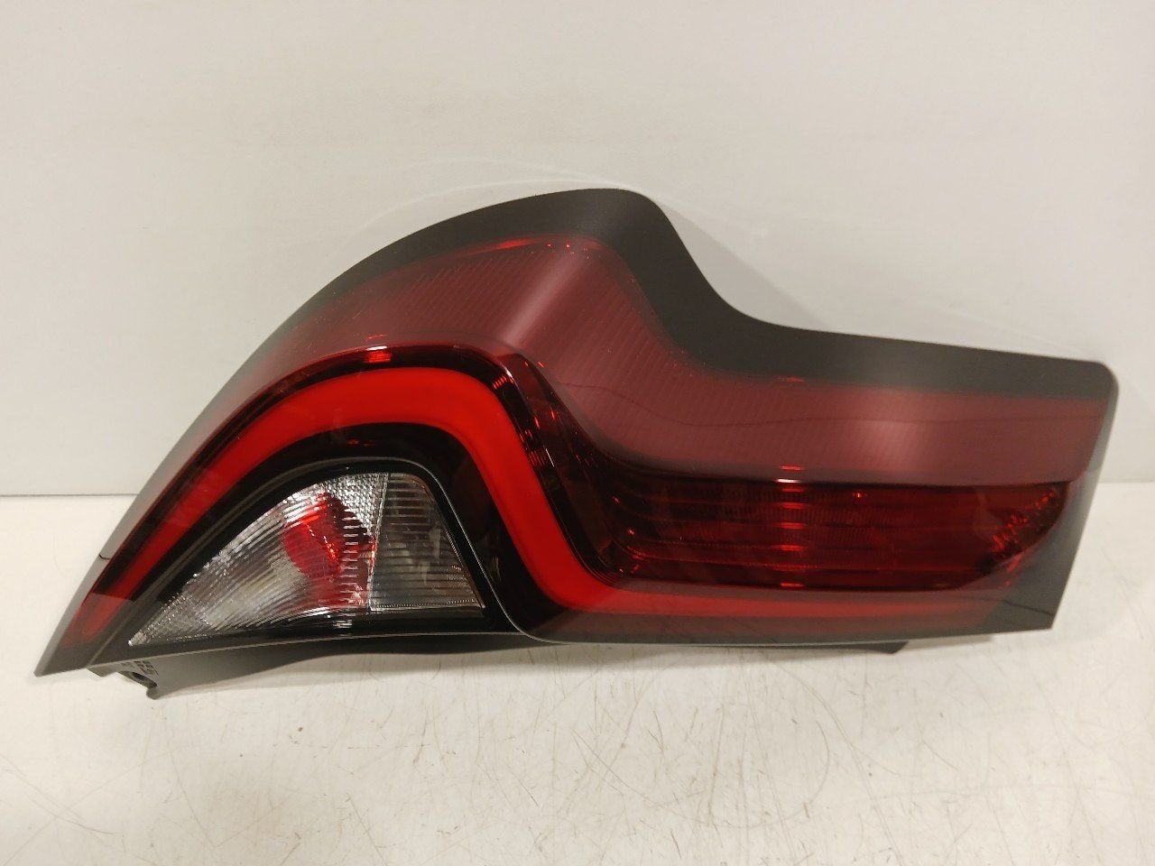 Achterlicht links buiten Toyota Aygo, Onderdelen@venauto.nl, Van der Ven Autorecycling B.V., Gebruikt, Ettenseweg 76, 4706 PB Roosendaal, The Netherlands