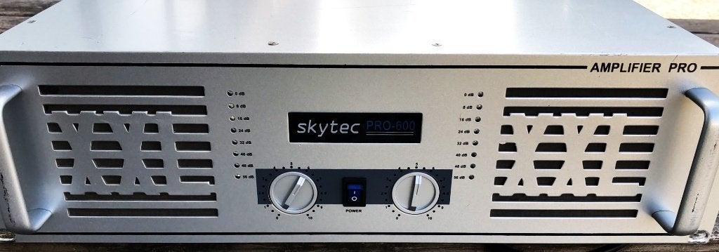 Skytec 600 Pa DJ PA-versterker 2x 300 W RMS, Ophalen, Gebruikt, Minder dan 500 watt