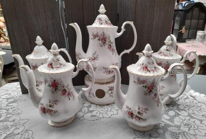 Royal albert lavender rose koffie pot middel, Antiek en Kunst, Antiek | Servies los, Ophalen of Verzenden