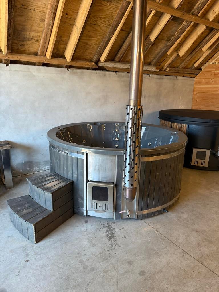 XL Hottub met interne kachel, airbubbels en massage jets, Ophalen of Verzenden, Zo goed als nieuw