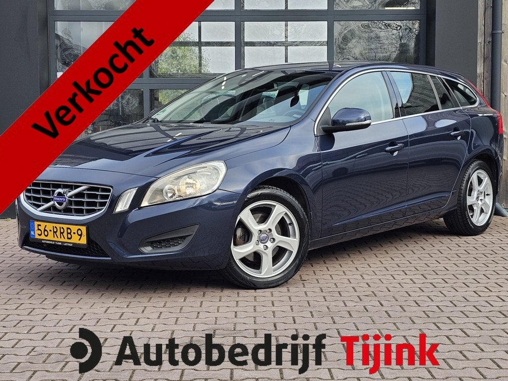Volvo V60 1.6 T3 Momentum | Navi | Trekhaak | All-seasons |, Auto's, Voorwielaandrijving, Gebruikt, 4 cilinders, Blauw