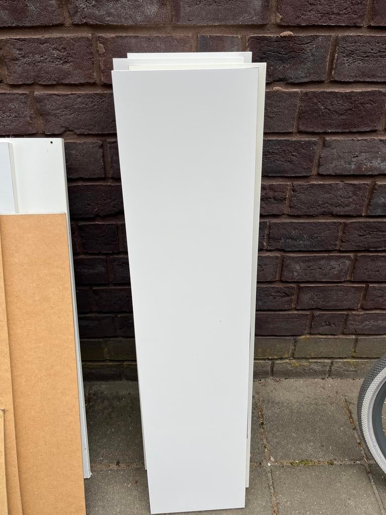 Vier zwevenede witte planken ikea lack, Huis en Inrichting, Woonaccessoires | Wandplanken en Boekenplanken, Ophalen of Verzenden