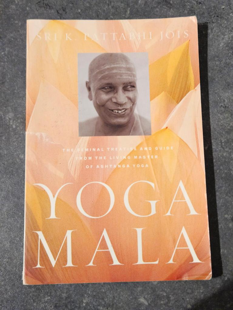 Yoga Mala Sri Pattabhi Jois gesigneerd, Gelezen, Meditatie of Yoga, Ophalen of Verzenden, Sri Pattabhi Jois