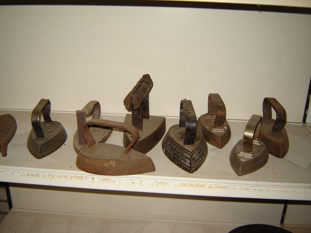 Antieke strijkijzers, Ophalen