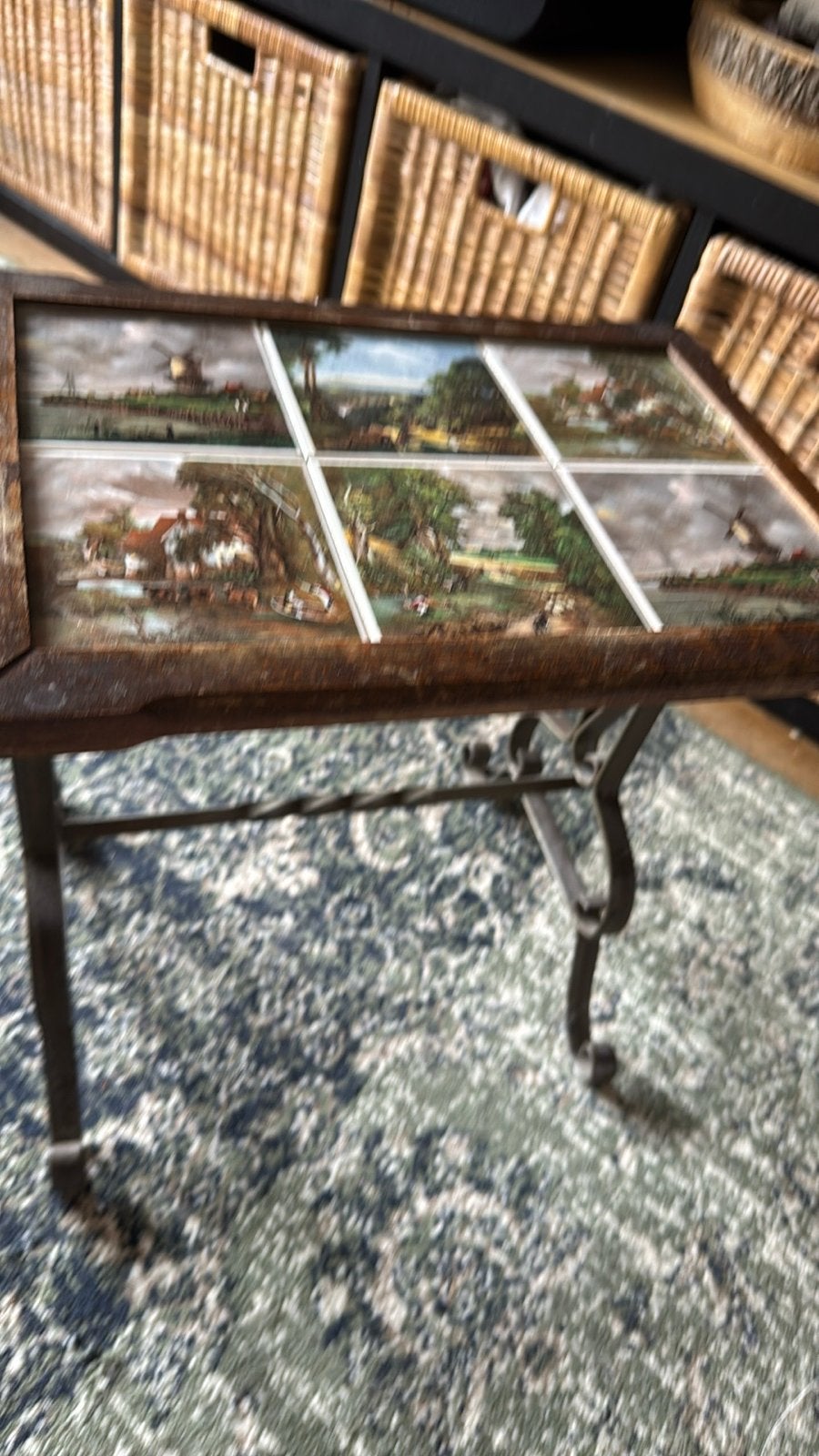 Antieke salontafel met tegels en smeedijzeren onderstel, Ophalen