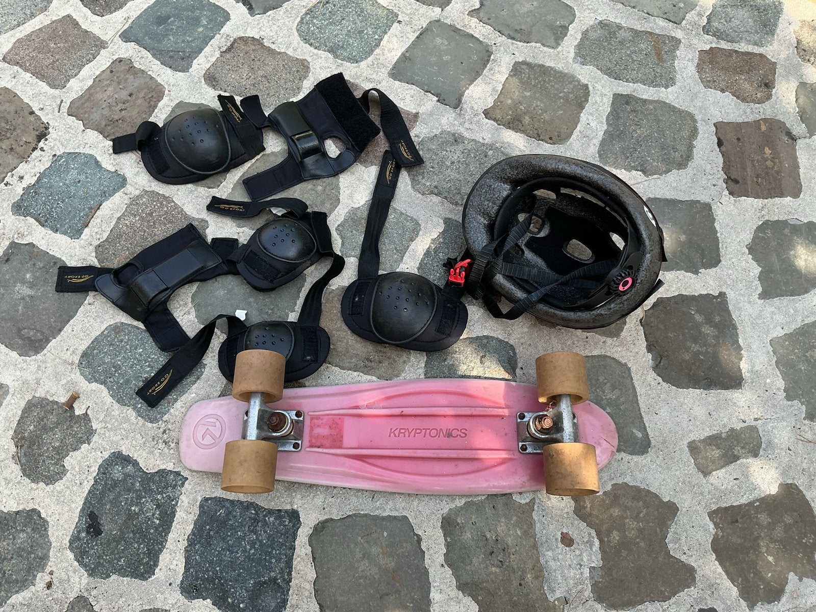 Skateboard met volledige lichaamsbescherming en helm, Ophalen of Verzenden, Gebruikt, Skateboard