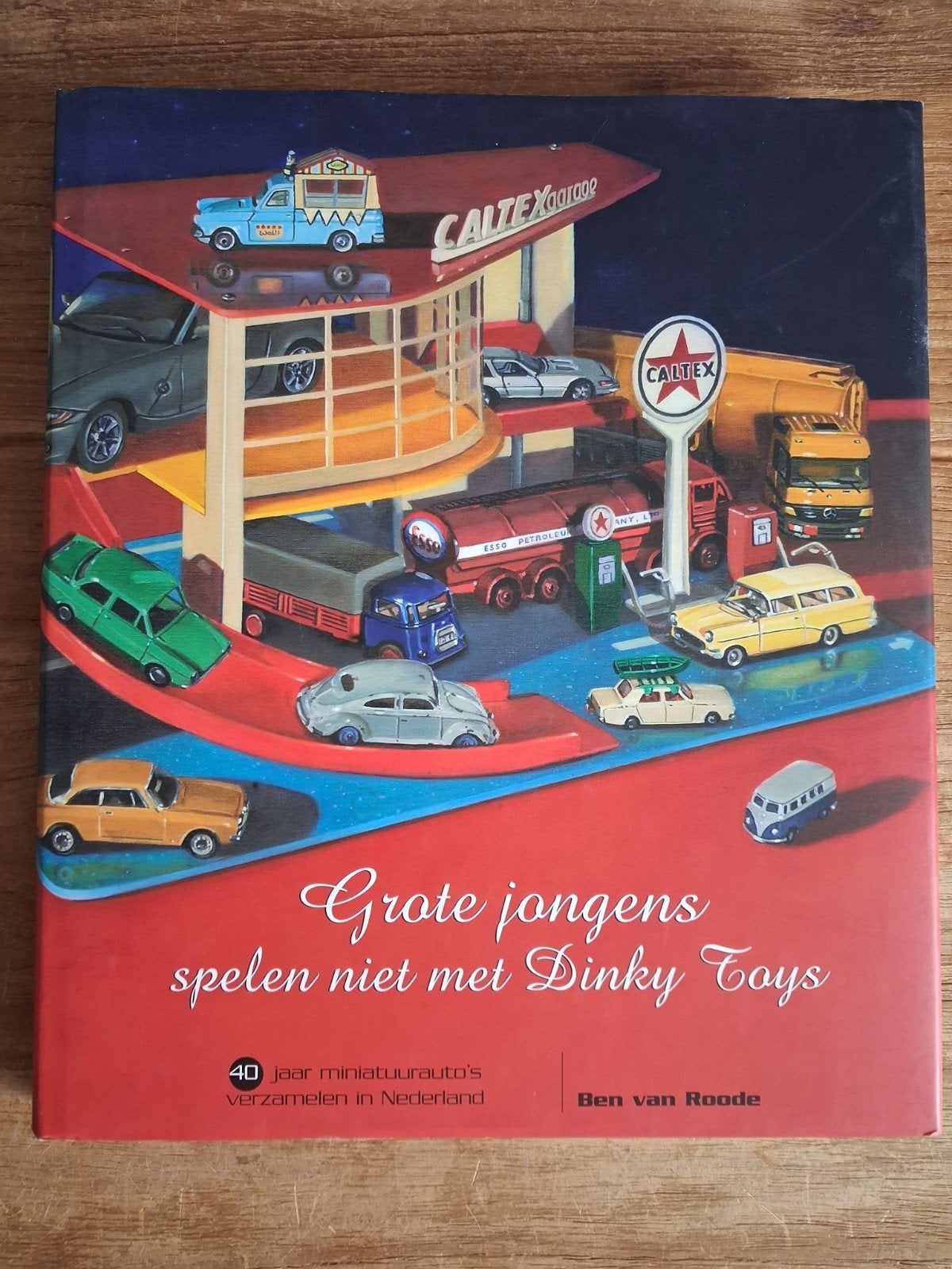 Grote jongens spelen niet met Dinky Toys (Ben van Roode), Ophalen of Verzenden, Zo goed als nieuw, Algemeen