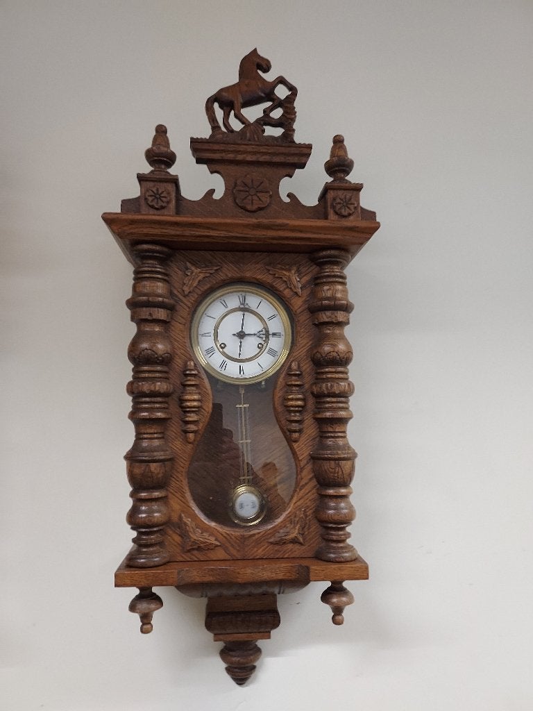 Eiken paardjesregulateur met niervormige kast., Antiek en Kunst, Ophalen