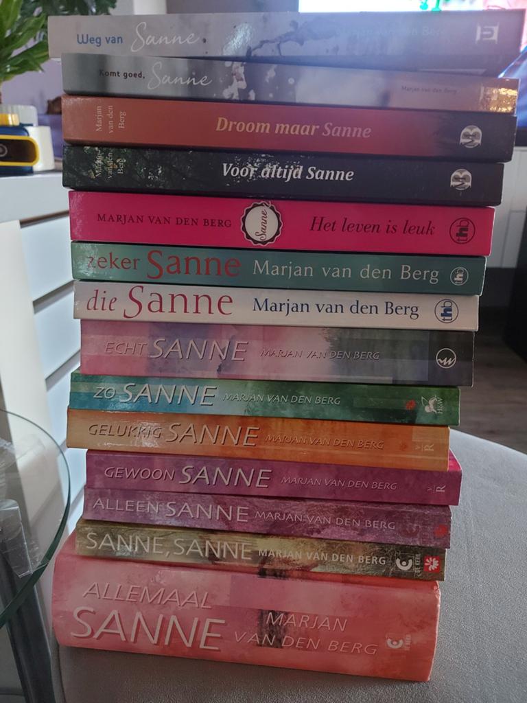 Complete Sanne-serie van Marjan van den Berg (12 boeken), Ophalen of Verzenden, Gelezen, Marjan van den Berg, Nederland