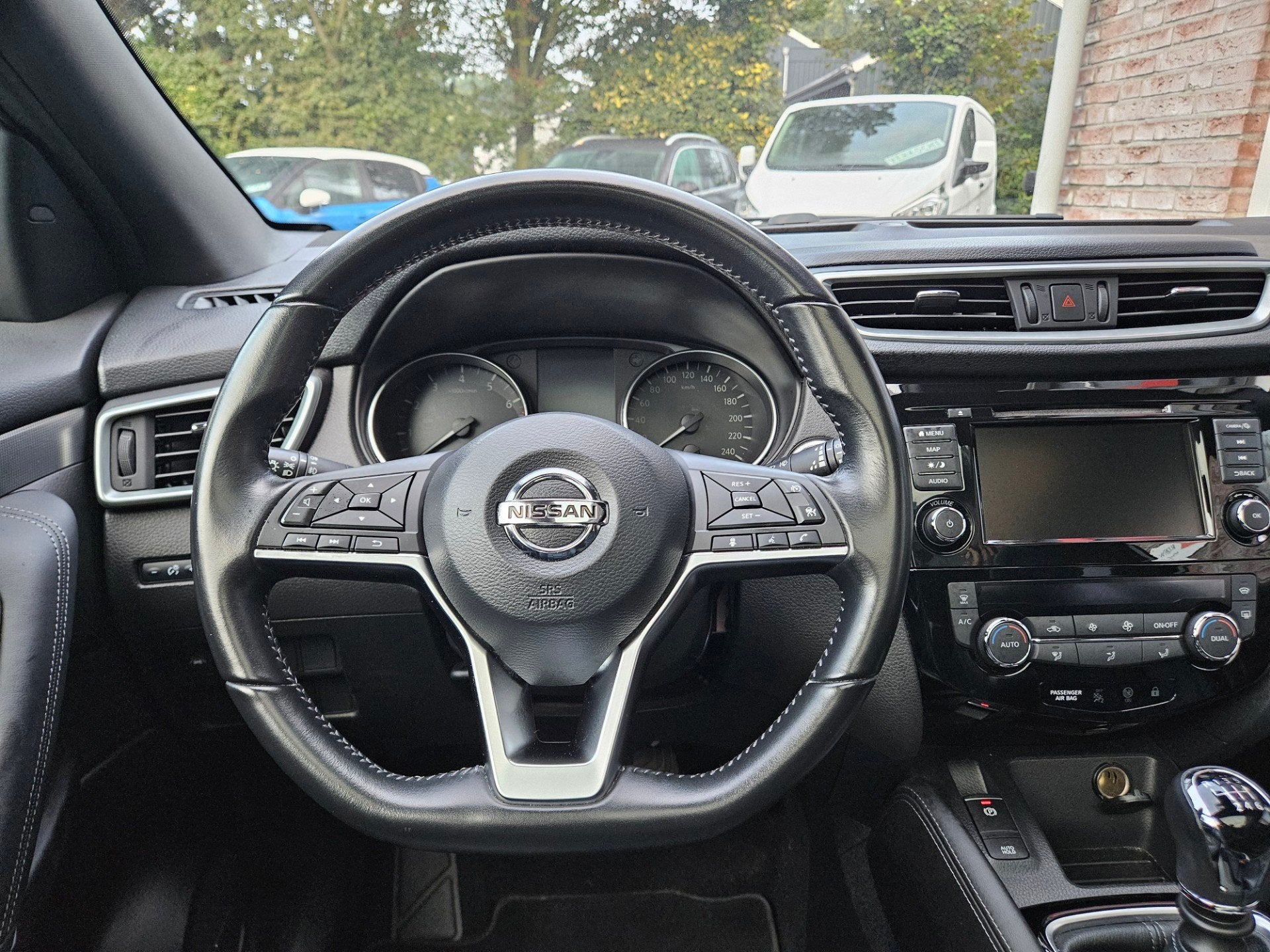 Nissan Qashqai 1.3 DIG-T Tekna + Trekhaak! Leer! Camera! Pan, Voorwielaandrijving, 687 kg, Gebruikt, 4 cilinders