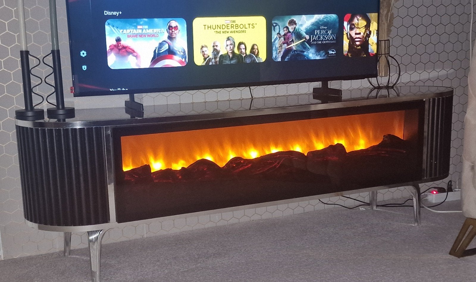 Moderne TV-meubel met elektrische sfeerhaard, 150 tot 200 cm, Glas, Zo goed als nieuw, Minder dan 100 cm