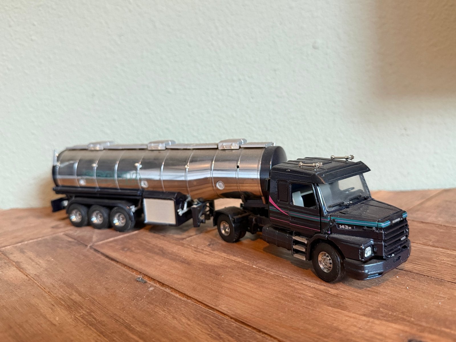 Scania 143 model met tankoplegger, Ophalen of Verzenden, Zo goed als nieuw, Bus of Vrachtwagen, Overige merken