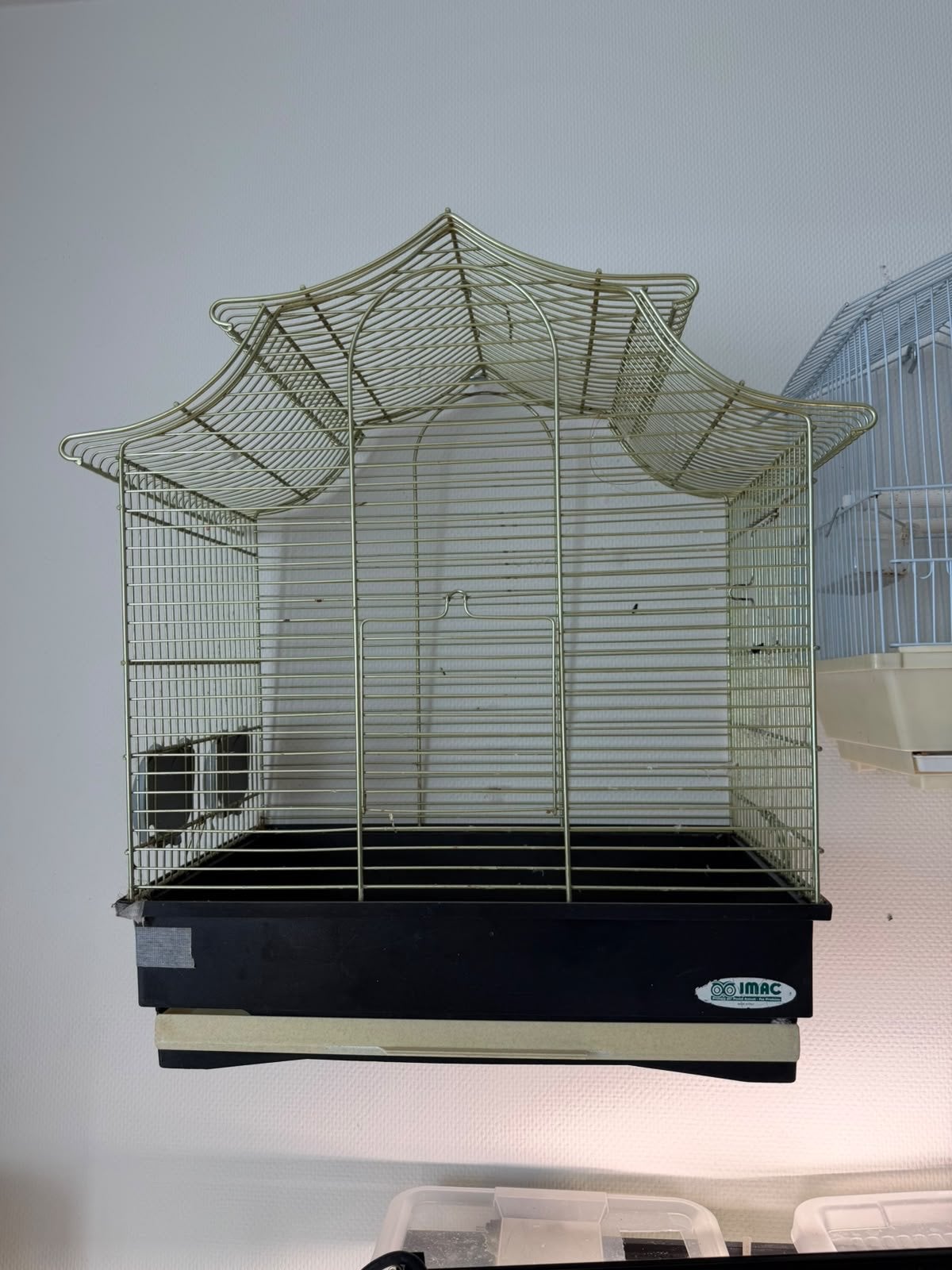 Cage for sale, Ophalen
