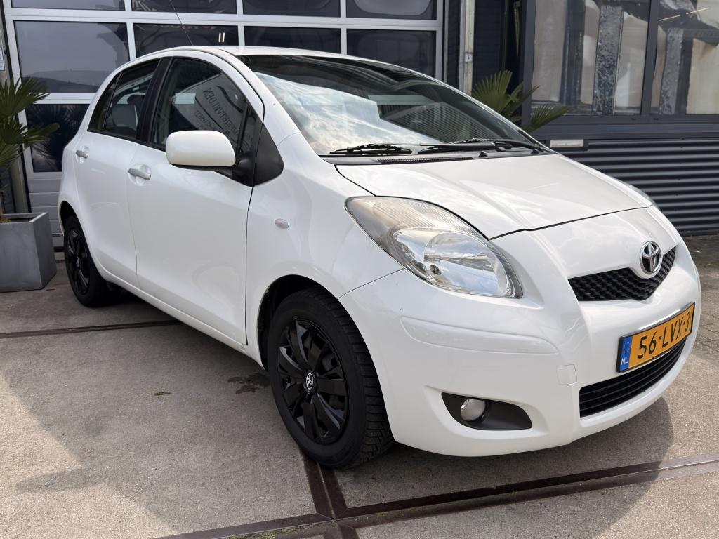 Toyota Yaris 1.3 VVTi Aspiration Automaat Navi PDC! Inruil m, Auto's, Automaat, 4 cilinders, Wit, Bedrijf