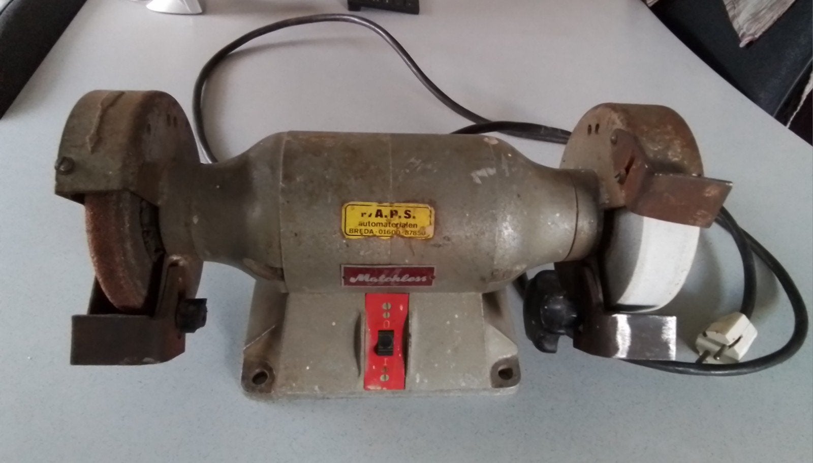 Matchless 2 steens elektrische werkbankslijpmachine 160 mm, Ophalen
