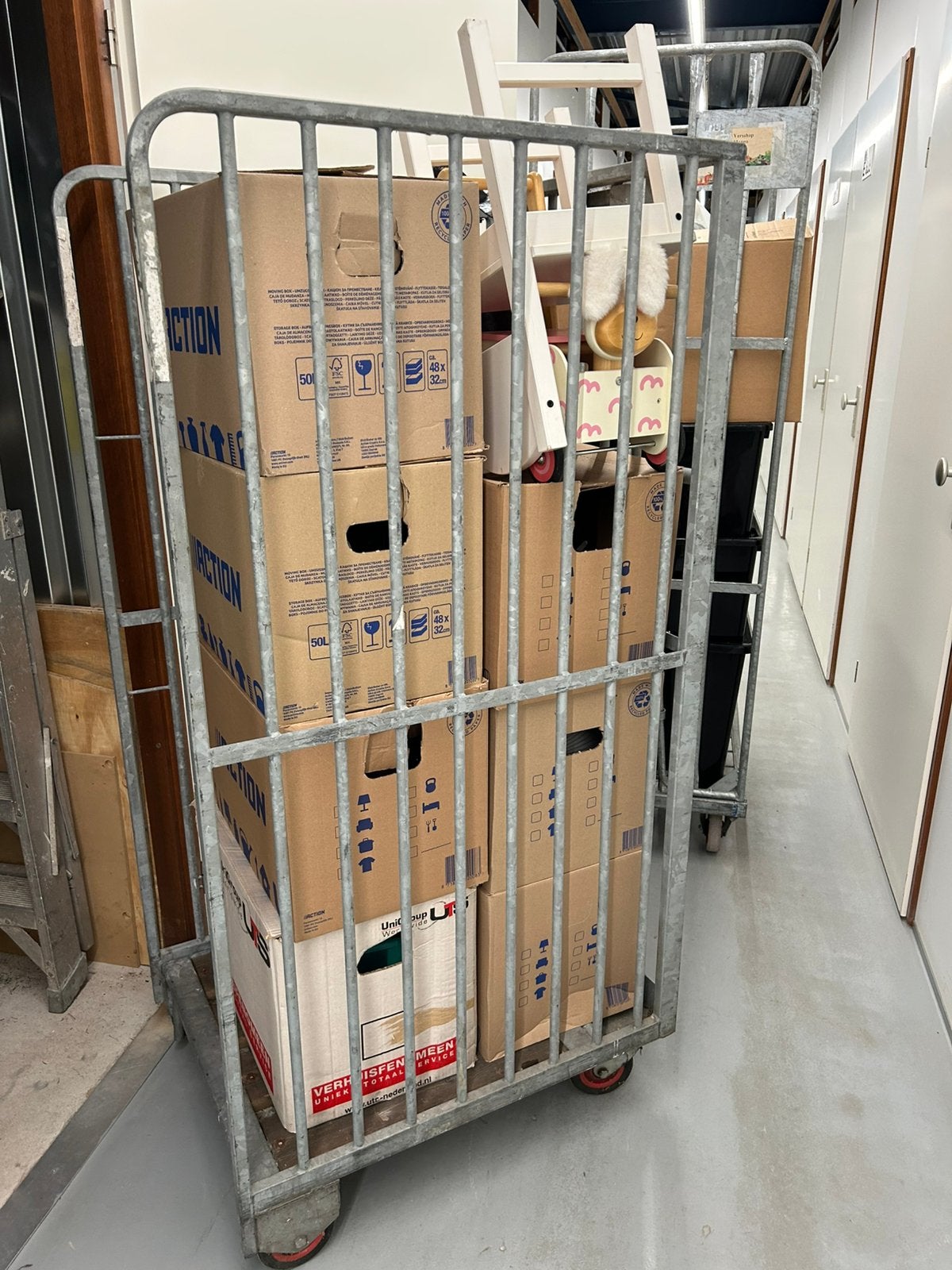 Rolcontainer zware uitvoering drie heks met rem, 100 liter of meer, Ophalen, Zo goed als nieuw, Transportkar