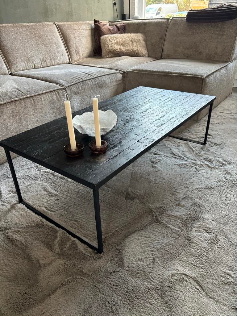 Salontafel met zwart metalen onderstel, Ophalen, 100 tot 150 cm, 50 tot 100 cm, Zo goed als nieuw