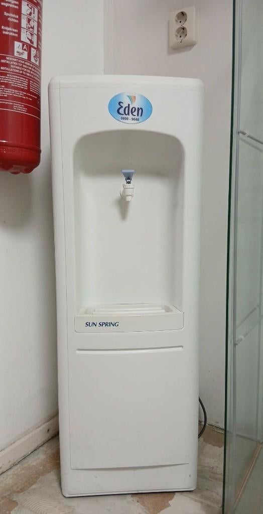 waterkoeler met flessen, Ophalen, Zo goed als nieuw, Waterkoeler