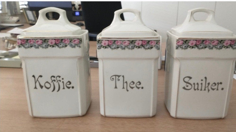 Te Koop 3 Oude Porseleinen Potten nu 20.00 Weesp, Ophalen of Verzenden