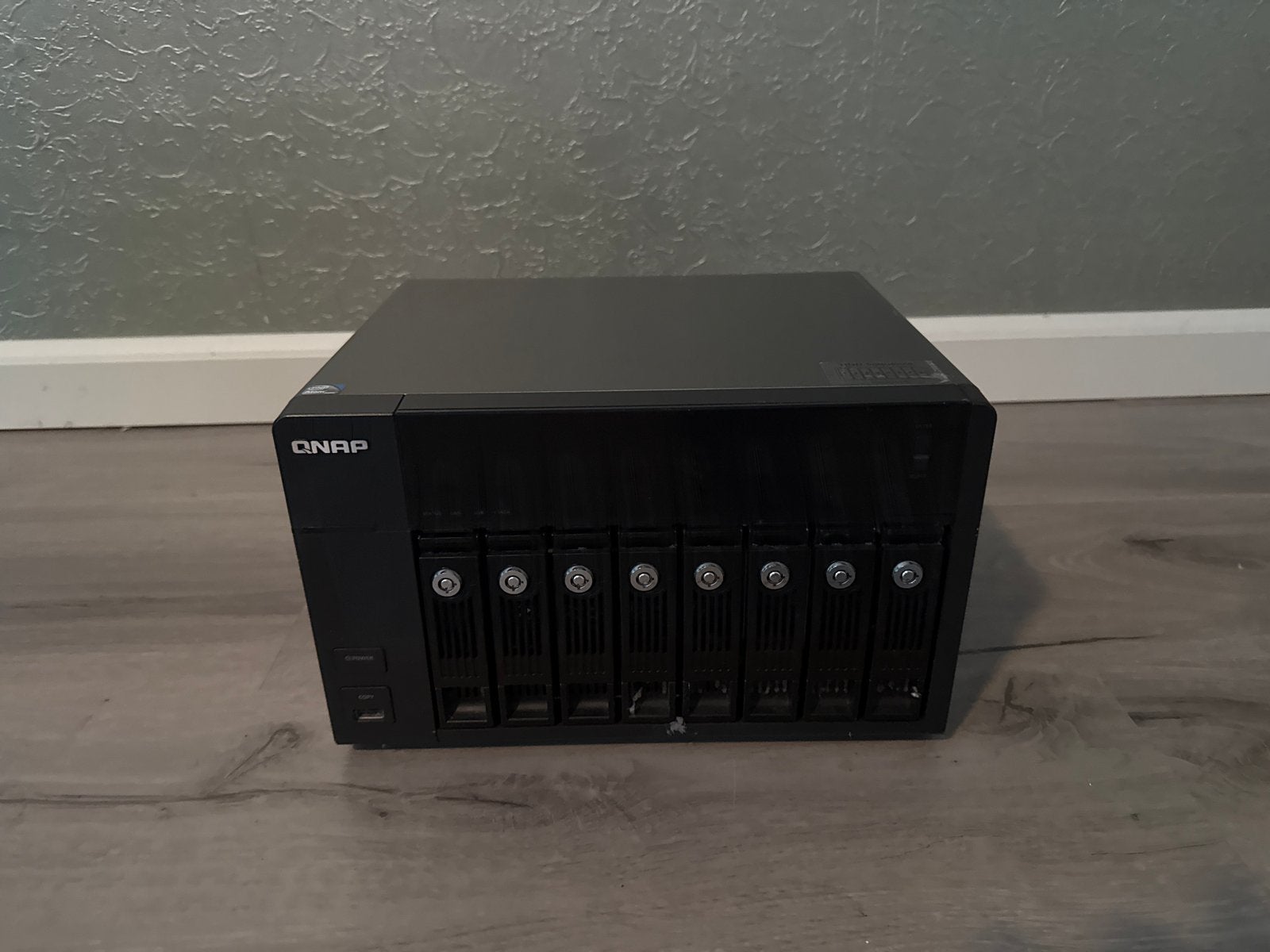 QNAP TS-859 Pro+ NAS met Intel Atom processor, Computers en Software, NAS, Ophalen, Gebruikt