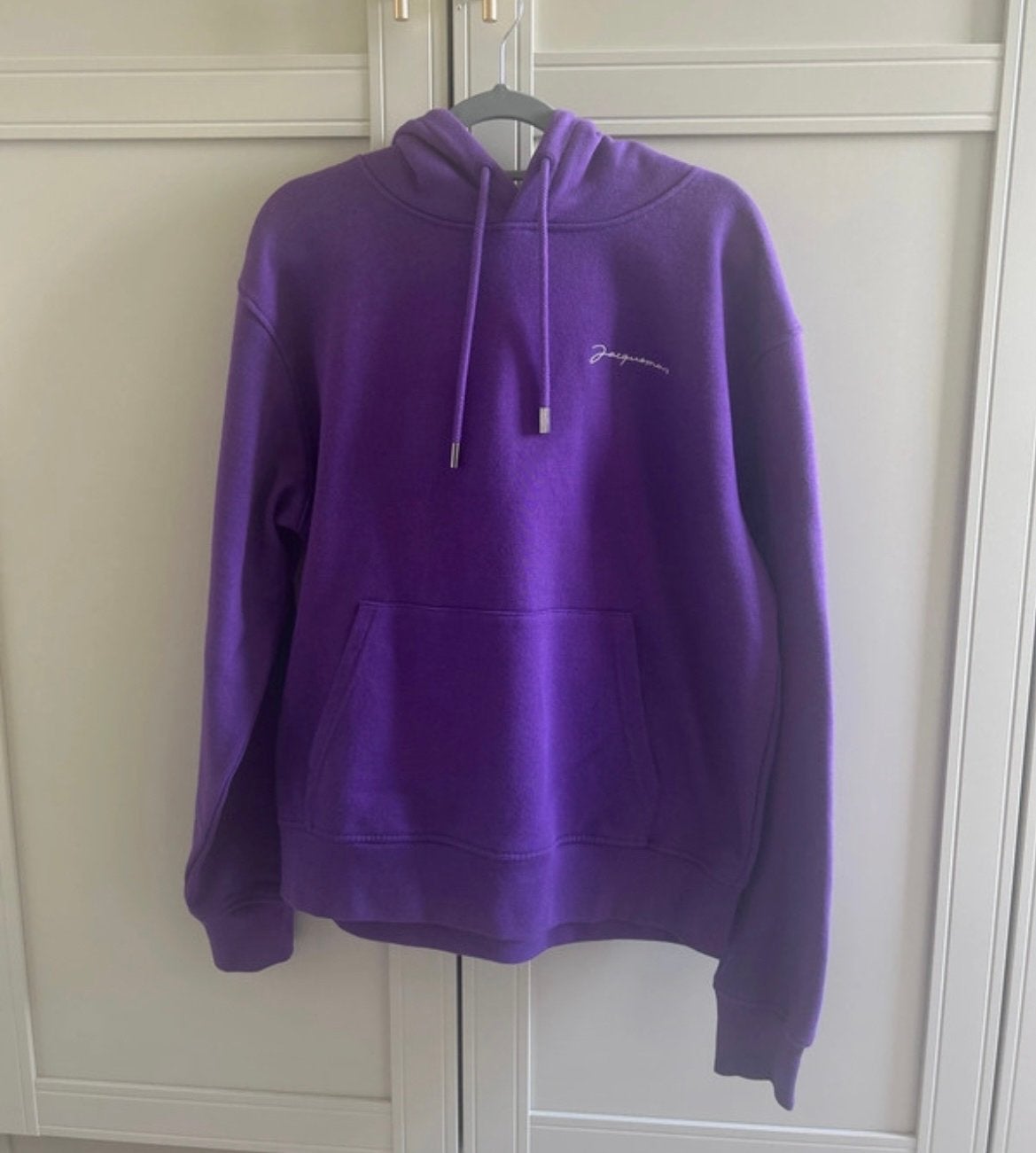 Jacquemus Le Sweatshirt Brod Hoodie XS - Nieuw, Ophalen of Verzenden, Nieuw, Maat 46 (S) of kleiner, Paars