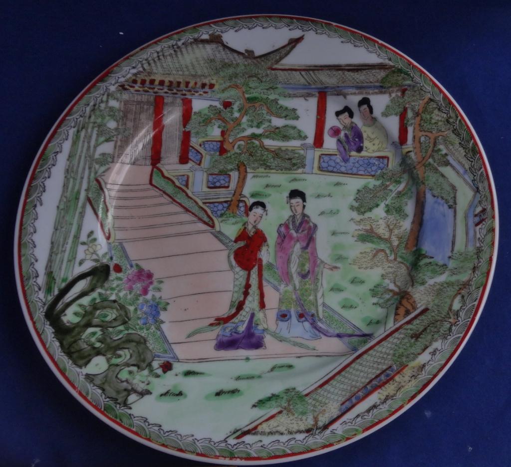 OOSTERS BORD DAMES BIJ EEN PAGODE * Macau *, Antiek en Kunst, Antiek | Porselein, Verzenden