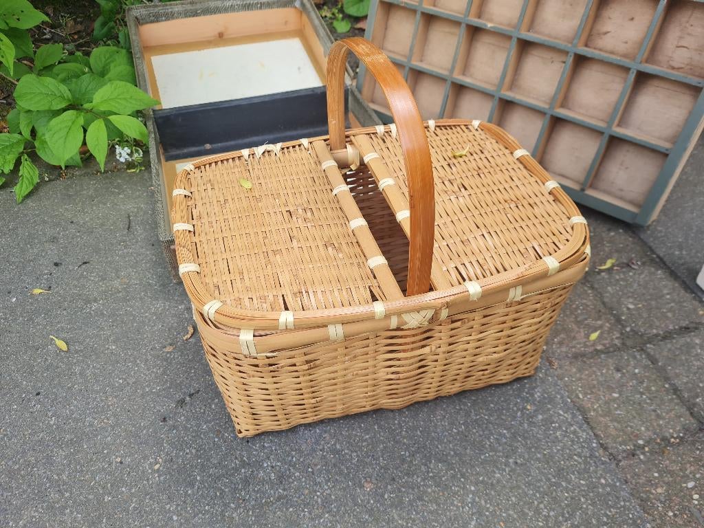ouder opbergmandje, picknick mandje met klep