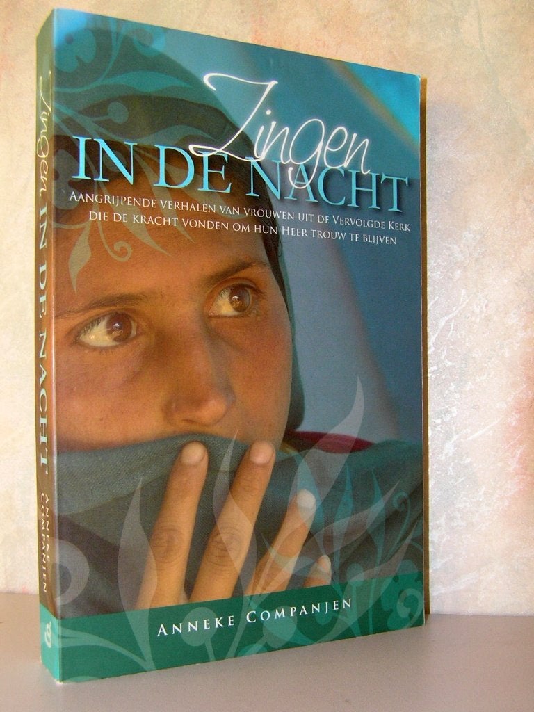 Anneke Companjen - Zingen in de nacht, Boeken, Ophalen of Verzenden, Zo goed als nieuw, Christendom | Katholiek