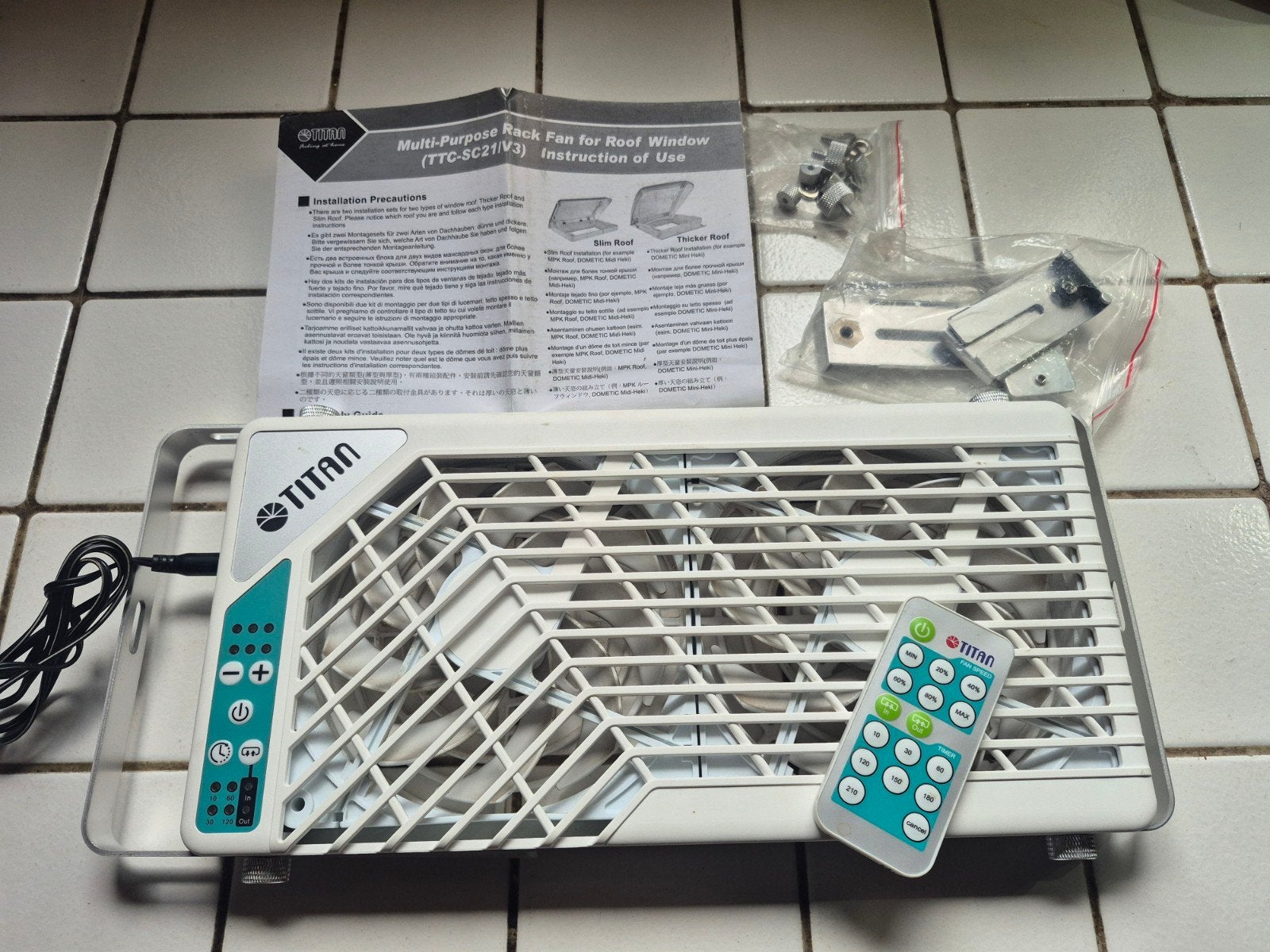 Titan Ventilator voor dakluik Camper/Caravan 12V 13W, Caravans en Kamperen, Ophalen of Verzenden, Zo goed als nieuw