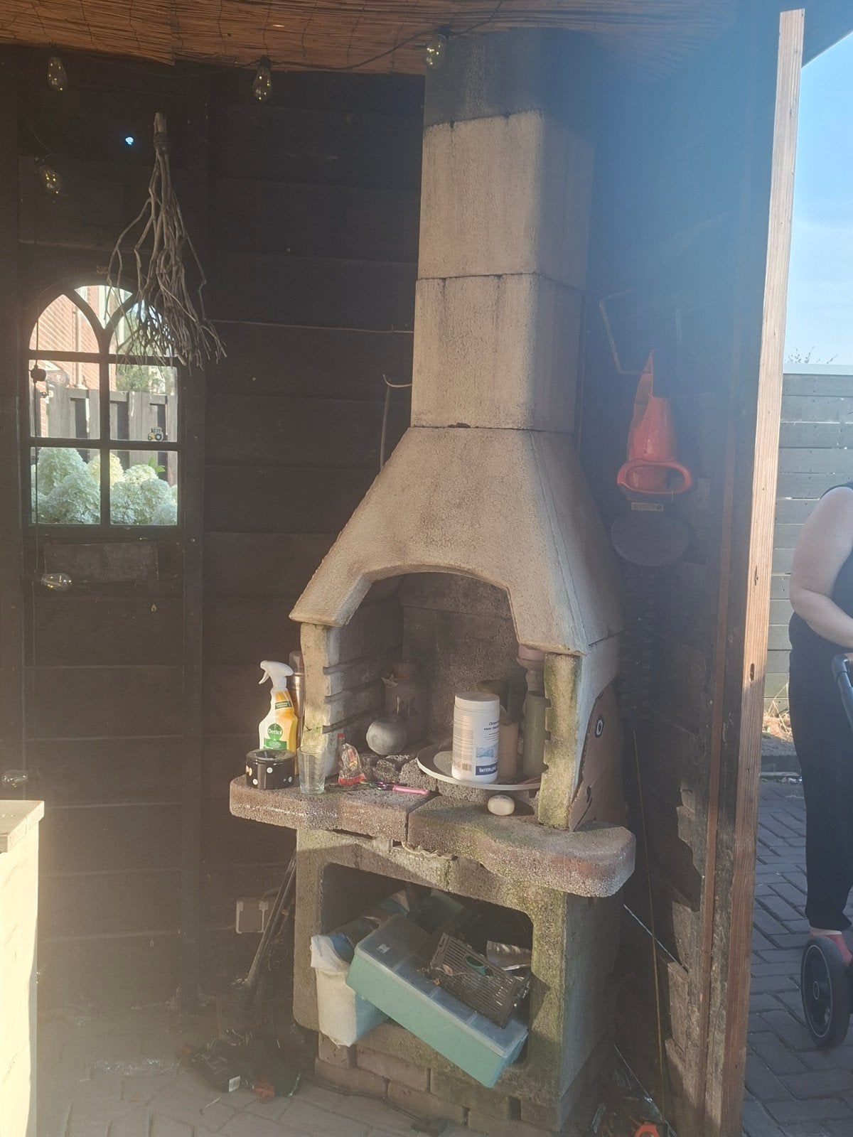 Robuuste buitenhaard/barbecue van steen, Ophalen