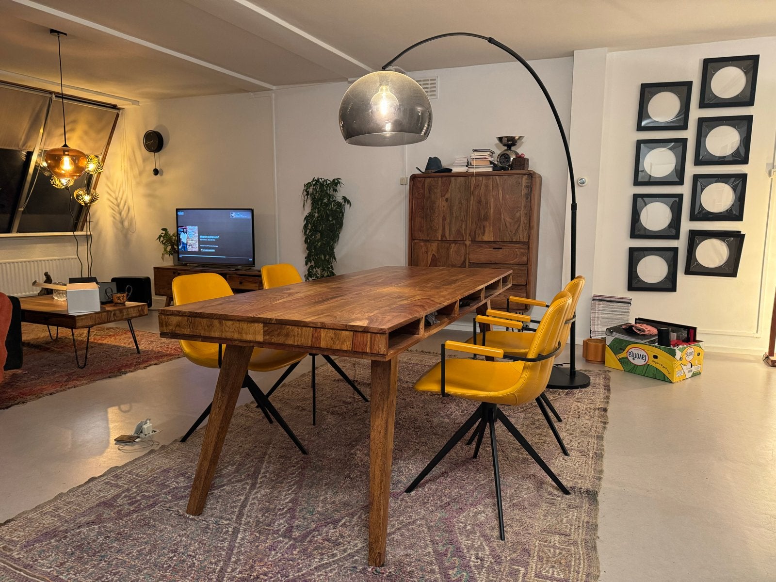 Massief houten eettafel met opbergvakken, Huis en Inrichting, 200 cm of meer, Zo goed als nieuw, Vier personen, Rechthoekig