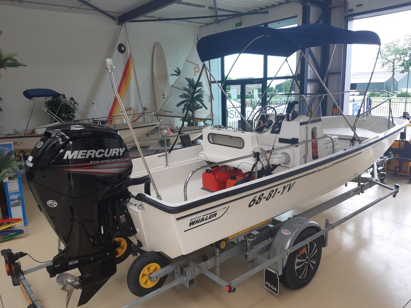 Boston Whaler Montauk 17 met Mercury 80pk en Pega trailer, Overige merken, Viertaktmotor, 5 m, Zo goed als nieuw