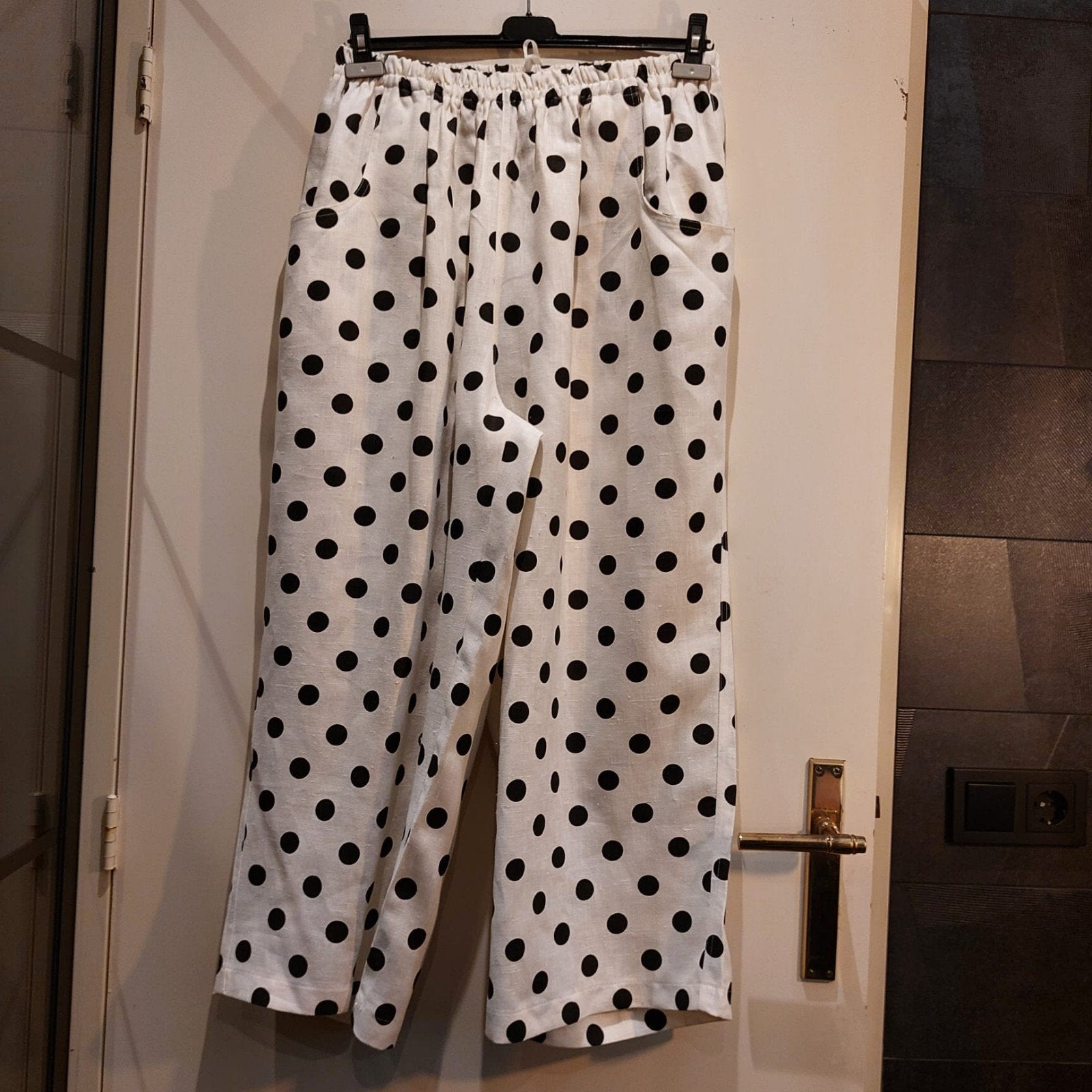 Broek van het merk Melli Mel. Maat 46/48., Kleding | Dames, Grote Maten, Nieuw, Broek of Spijkerbroek, Beige, Verzenden