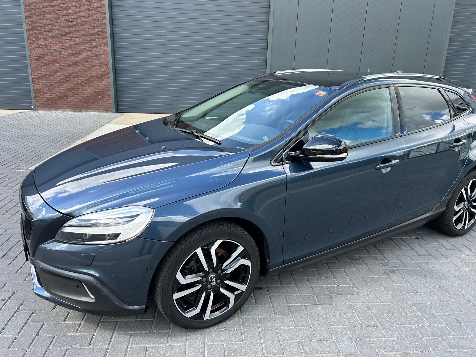 Volvo V40 1.5 T3 152PK Geartronic 2019 Blauw, Auto's, 1498 cc, 4 cilinders, 700 kg, Blauw