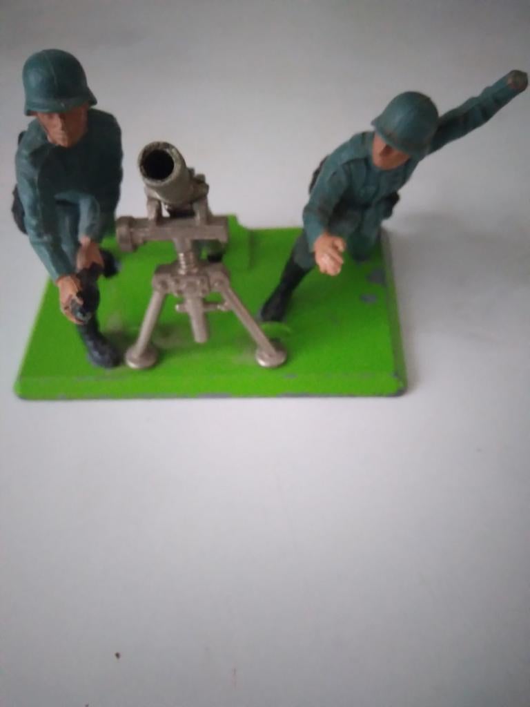 1974 britains Ltd deetail2 German soldiers  mortier, Ophalen of Verzenden, Tractor of Landbouw, Dinky Toys