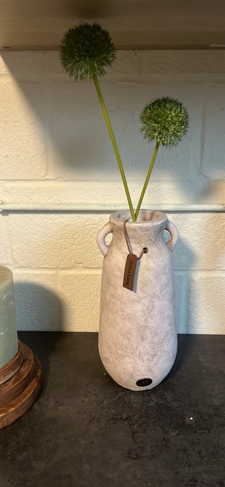 Decoratieve vaas met handvatten - Brynxz, Huis en Inrichting, Woonaccessoires | Vazen, Ophalen, Steen, Overige kleuren, 50 tot 75 cm