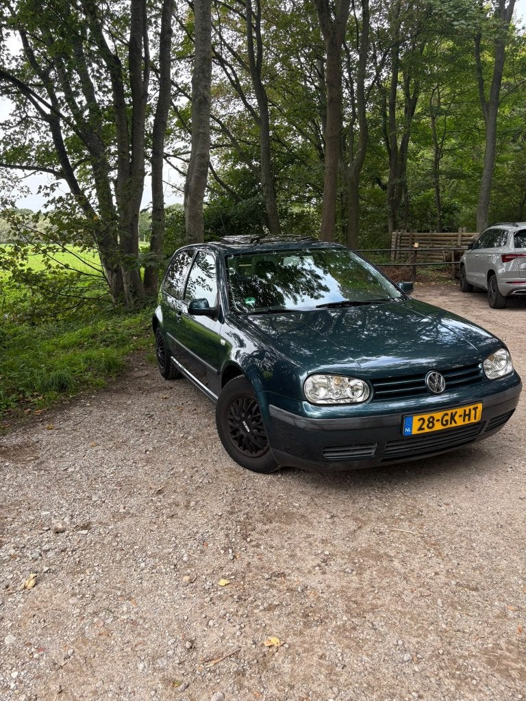 Volkswagen Golf 4 - 1.6 77KW - 2001, Voorwielaandrijving, Stof, Zwart, 1064 kg