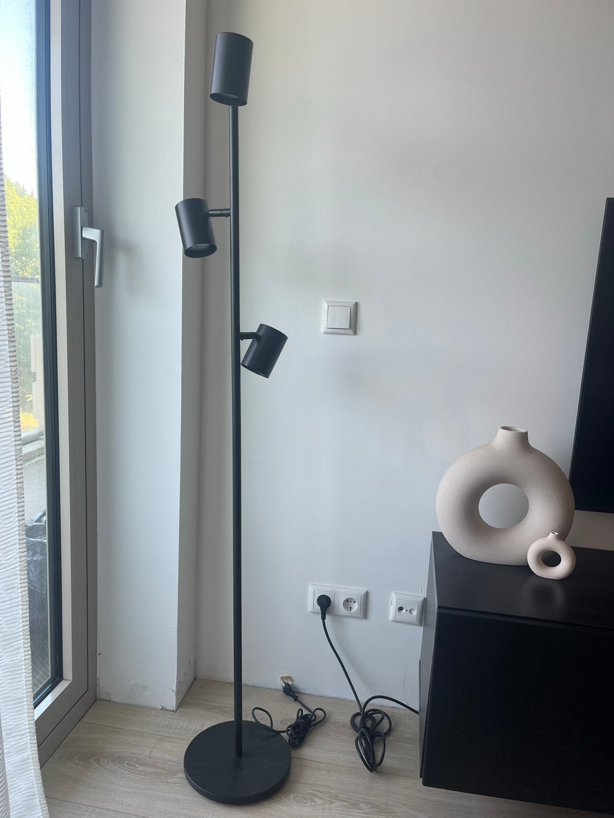 IKEA Nymåne Vloerlamp met 3 Spots - Zwart, Huis en Inrichting, Lampen | Vloerlampen, Ophalen, GU10, Zo goed als nieuw, Metaal