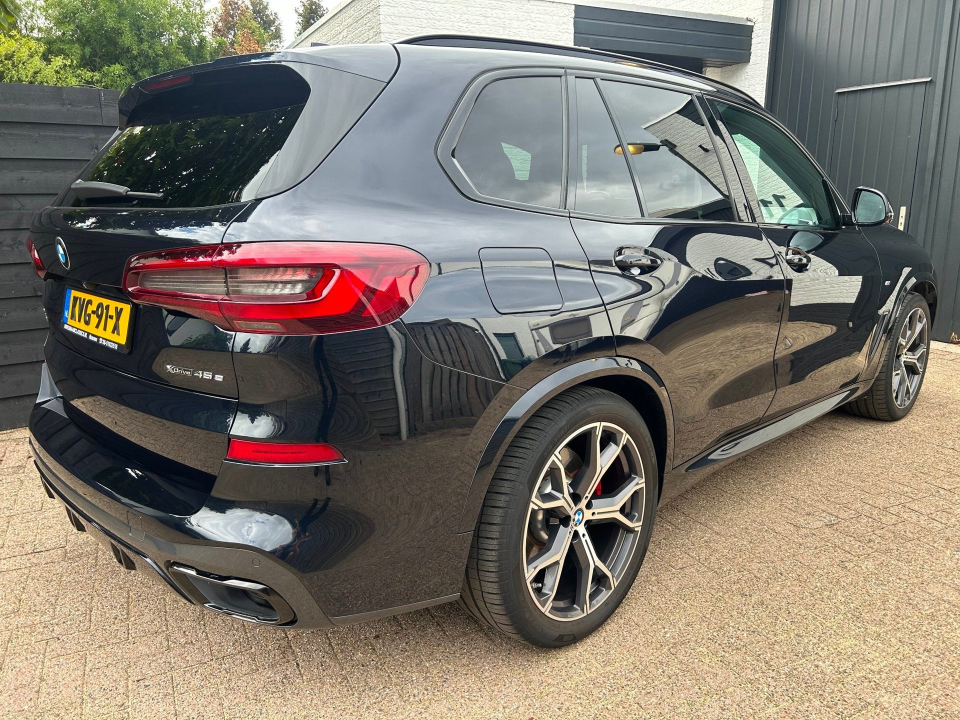 BMW X5 XDrive45e, M-sport, BTW, Skylounge, Massage, Softclos, Auto's, BMW, Dealer onderhouden, Gebruikt, 394 pk, Zwart