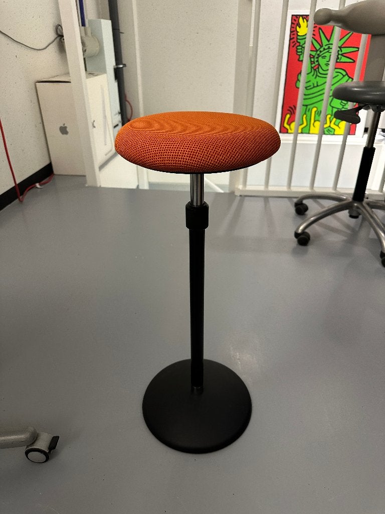 Girsberger Sway | ergonomische sta zit kruk, Overige kleuren, Ophalen of Verzenden, Zo goed als nieuw, Bureaukruk