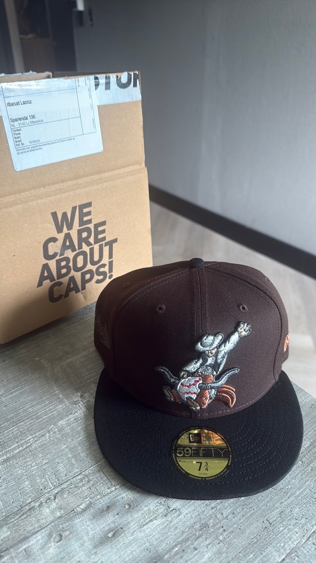 New Era 59Fifty Hoops Pet Bruin Zwart Maat 7 3/4, Ophalen of Verzenden, Nieuw, Pet