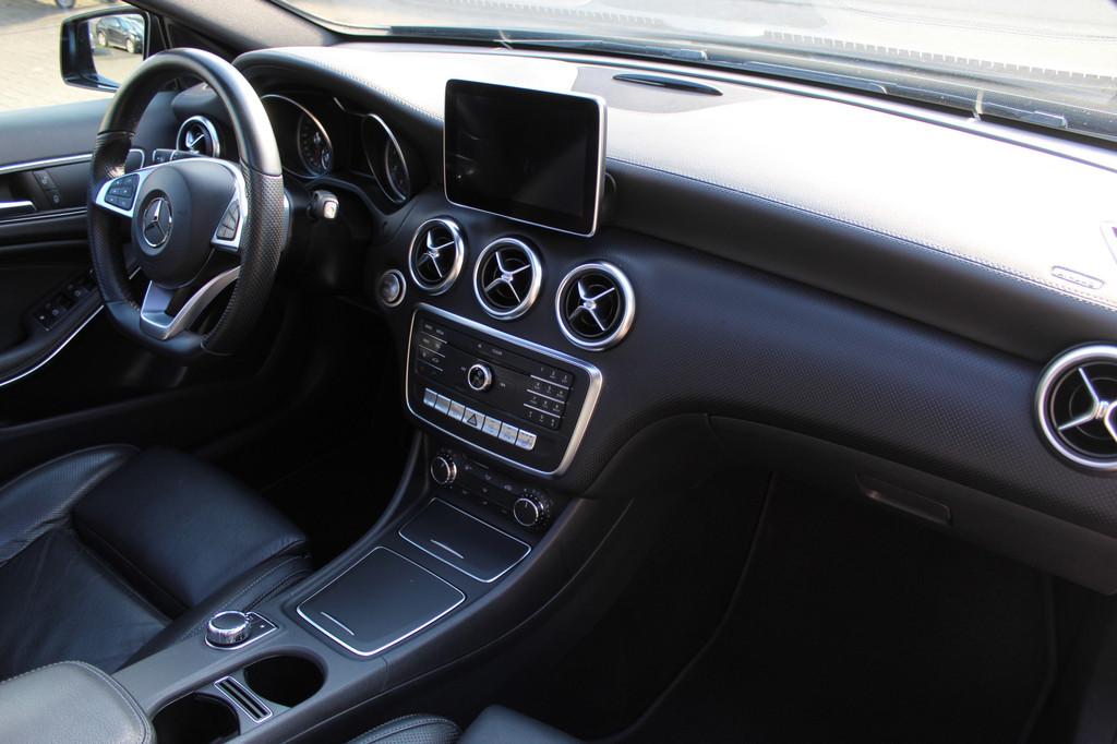 Mercedes-Benz A-Klasse 250 AMG Automaat/Panoramadak/Navigati, Auto's, Mercedes-Benz, 12 maanden, Gebruikt, 4 cilinders, Zwart