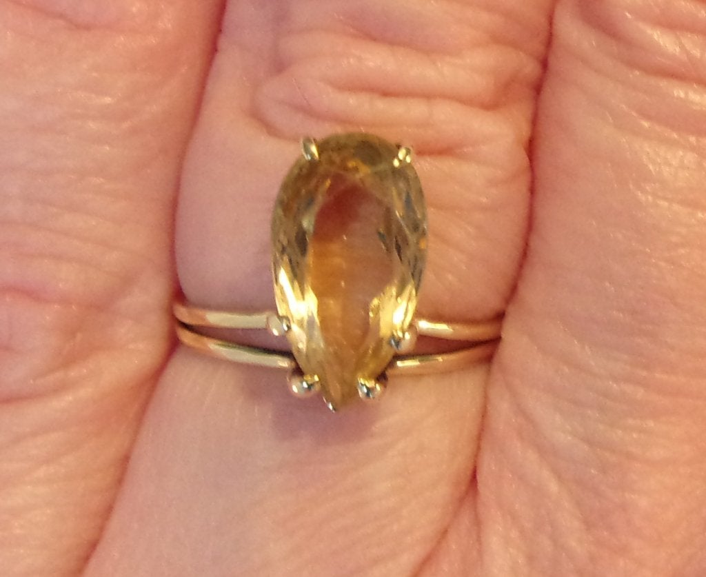 14 Karaat gouden ring met druppelvormige Goudtopaas, Sieraden, Tassen en Uiterlijk, Ringen, Verzenden, Met edelsteen, Dame, Goud