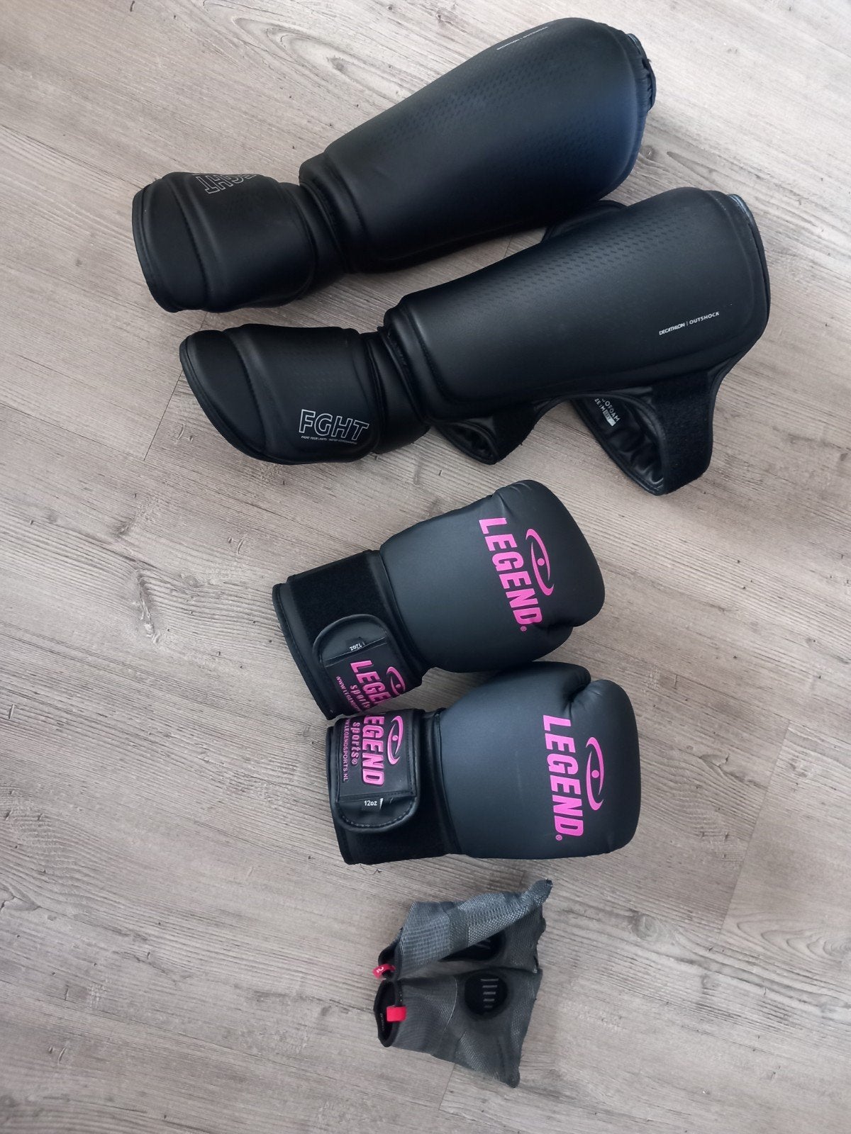 Bokshandschoenen en scheenbeschermers - Legend & FGHT, Maat M, Ophalen of Verzenden, Zo goed als nieuw, Vechtsportbescherming