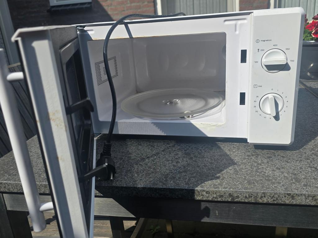 kleine seventum 700 watt magnatron, Ophalen, Wit