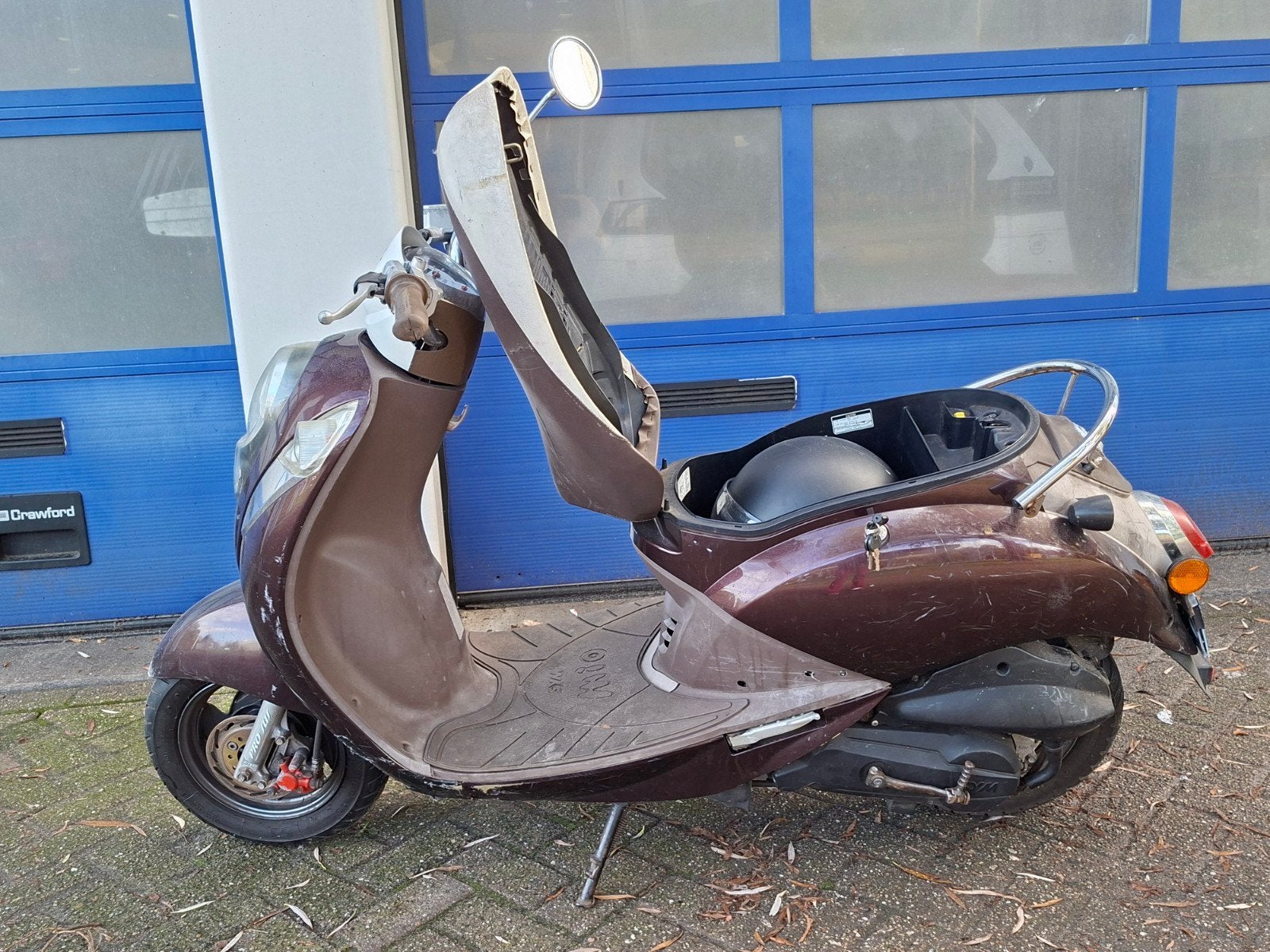 SYM Mio Scooter - Bruin - Inclusief helm, Gebruikt, Maximaal 45 km/u, Benzine, Ophalen