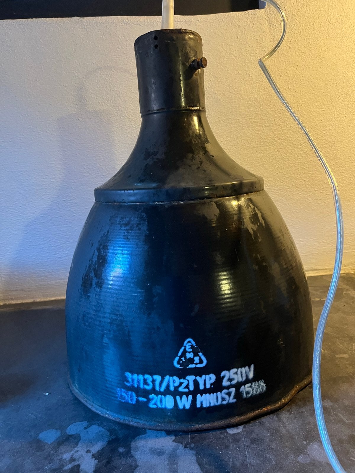 Industriële vintage emaille fabriekslamp uit Hongarije, Overige materialen, Gebruikt, E27 (groot), Industrieel/ vintage