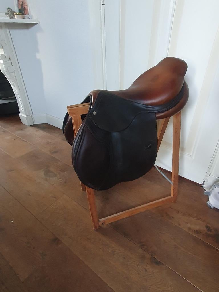 CWD spring zadel 17.5 inch M, Ophalen of Verzenden, Zo goed als nieuw, Springen