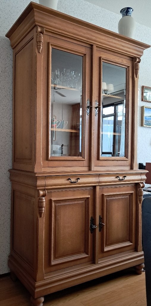 Wandkast Cralinghe 2-deurs glas honing-patiné, Ophalen, Glas, Met deur(en), Zo goed als nieuw
