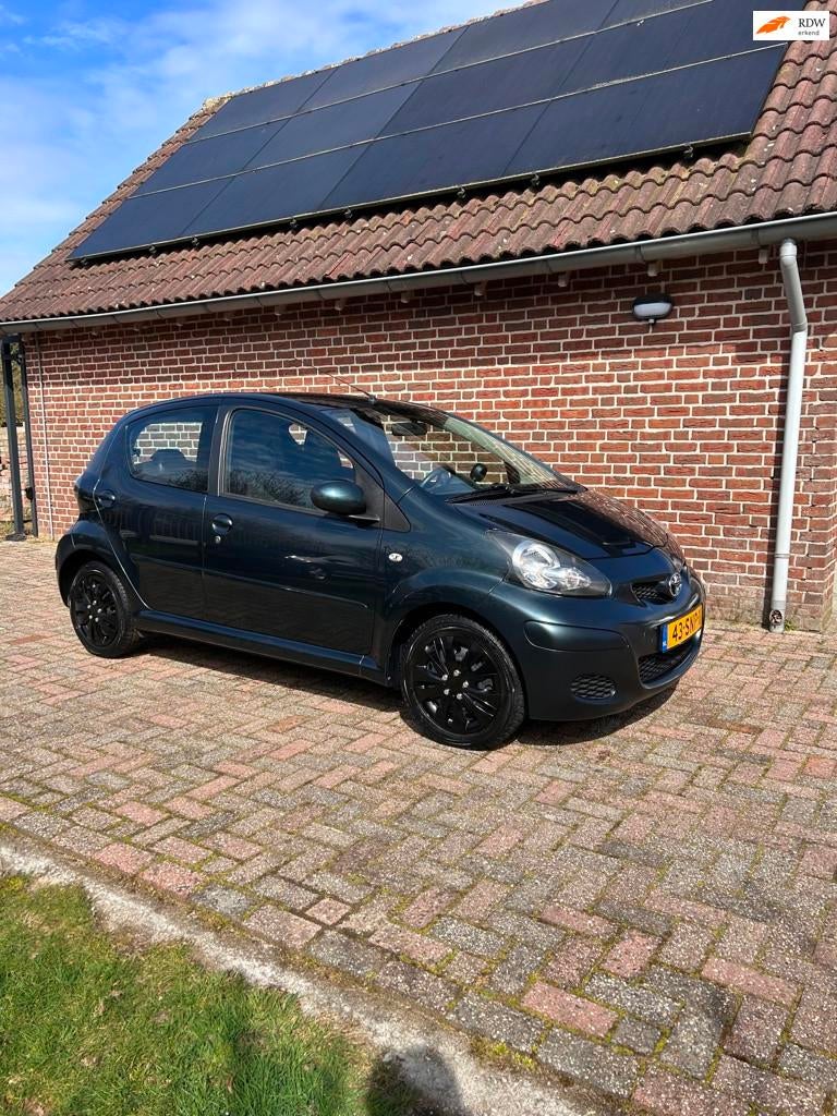 Toyota Aygo 1.0-12V Aspiration Green Navigator, Auto's, Voorwielaandrijving, Euro 5, Gebruikt, 4 stoelen